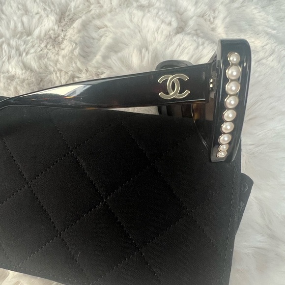 CHANEL Tortoise Shell Sunglasses - Picture 4 of 7